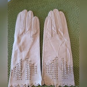Vintage 1950s White Leather Gloves